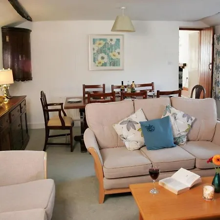 Ferienhaus Comfortable Holiday With Manicured Garden At